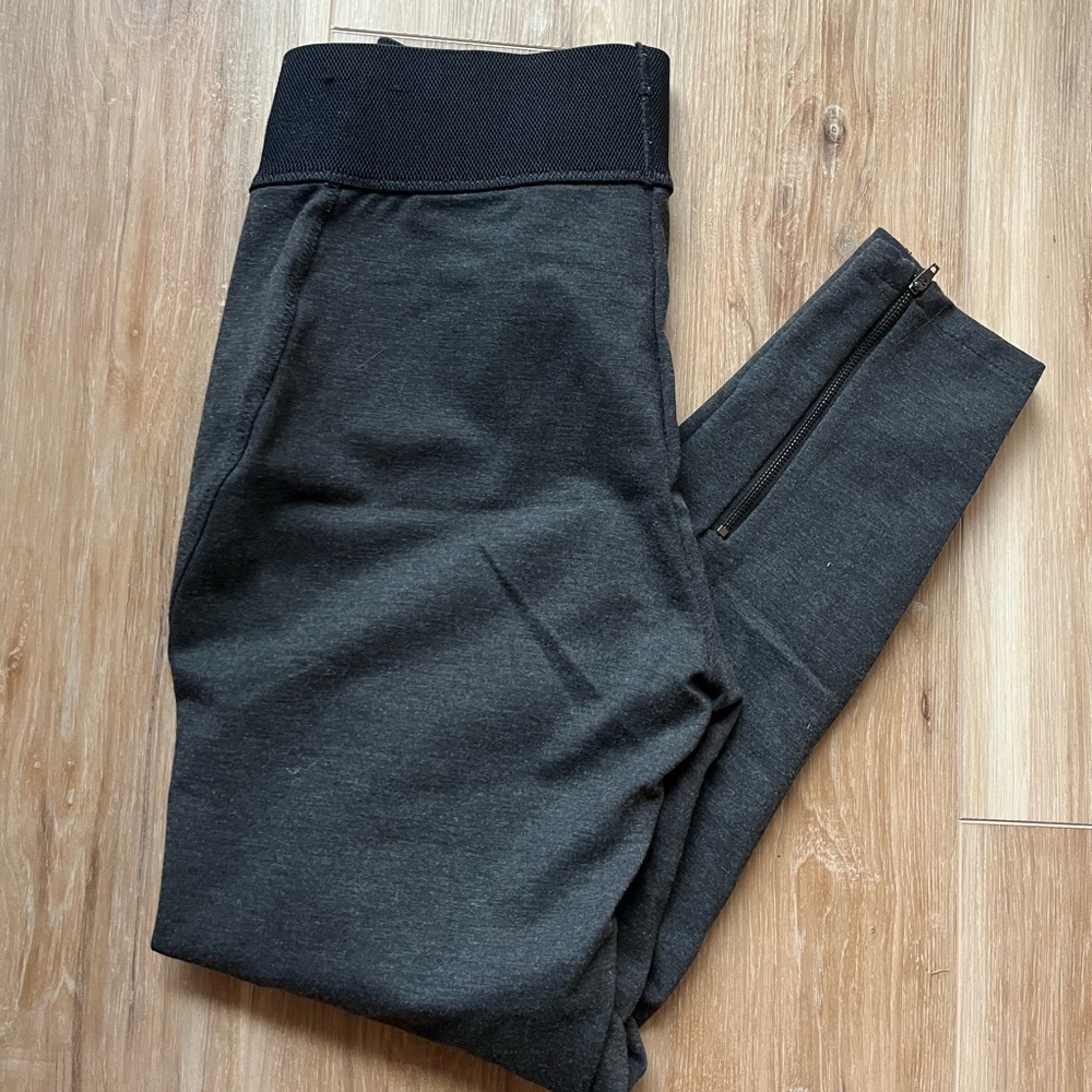 Quality riding style grey leggings. High waist flattering fit. Size M.